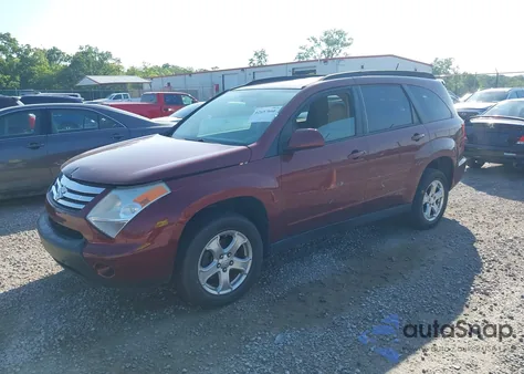 2008 Suzuki Xl7 z USA, uszkodzony, nr VIN 2S3DB117286107309